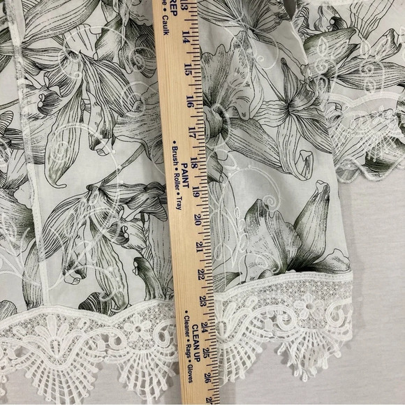 Chico's Floral Lace Detail Soft Stretch Round Neck Top Medium - Picture 3 of 10